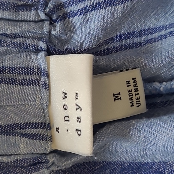 NWOT shorts free with $25 purchase - Picture 5 of 8